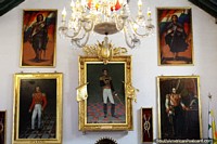 Pinturas en exhibición en la Casa de la Libertad en Sucre, con Simón Bolívar en el medio. Bolivia, Sudamerica.