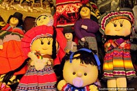 Bonecas bolivianas, bebês e mulheres, lembranças para comprar em Recoleta, Sucre. Bolívia, América do Sul.