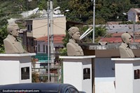 3 bustos de figuras importantes em Camiri com centro Carmen Gonzales Franco, doou terrenos.