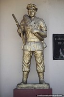 Brava Quarta Diviso, posto militar com esttua de ouro em Camiri.