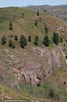 rvores nas falsias nas colinas e vales ao redor de Samaipata.