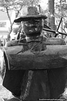Gentleman with a hat, sculpture in the plaza in Samaipata.