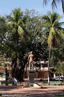 Plaza Principal ngel Sandoval en Robor, ciudad fundada en 1916.