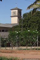 Torre de la Parroquia San Antonio frente a la estacin de tren de Robor.