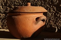 Good quality strong ceramic pot with lid for cooking, crafted in San Ignacio de Velasco.