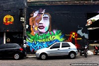 Arte de la pared de la cara de una mujer en una calle lateral industrial de Belem. Brasil, Sudamerica.