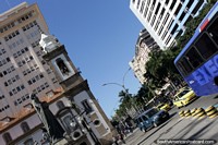 É bonito em volta das áreas históricas e de negócios centrais em Rio de Janeiro. Brasil, América do Sul.