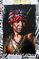 Foto de un nativo indígena en una pared alrededor de Vila Madalena en Sao Paulo. Brasil, Sudamerica.