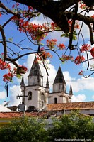Torres de la Iglesia de Nuestra Señora de Corrente en Penedo. Brasil, Sudamerica.