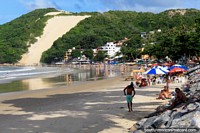 Morro fazem Careca, a enorme duna no fim do sul de Praia de Ponta Negra no Natal. Brasil, América do Sul.