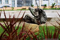 Versión más grande de Cabeza de caballo, una escultura de piedra en el Palacio Cultural de Natal.