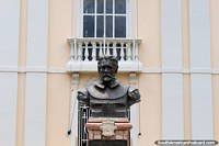 Larger version of Daniel de la Torche, man of the Ravardiere, bust in Sao Luis.