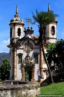 Versão maior do Igreja do Santo Francis of Assisi, localizado junto do mercado de habilidade manual em Ouro Preto.