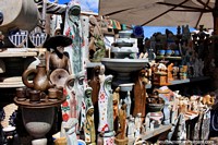 Versão maior do Artes e ofïcios feitas de esteatite e cerâmicas no mercado de ofïcios aberto em Ouro Preto.
