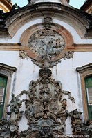 Verso maior do Viso fechada da fachada dianteira de igreja do Santo Francis of Assisi, Ouro Preto.