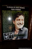Cïrio de borracha brasileiro assassinado e o ambientalista Chico Mendes (1944-1988) no seu parque em Rio Branco. Brasil, América do Sul.