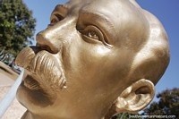 Jos Mart (1853-1895), hroe nacional de Cuba, poeta y poltico, busto de oro en Brasilia. Brasil, Sudamerica.