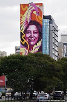 Enorme mural en el costado de un edificio en Porto Alegre. Brasil, Sudamerica.