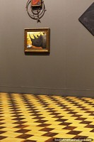 Pintura de un rinoceronte y un suelo ajedrezado, Museo de Arte, Porto Alegre. Brasil, Sudamerica.
