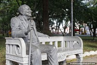 Mario Quintana (1906-1994), escritor y traductor brasileo nacido en Alegrete, estatua en Alegrete.