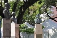 3 importantes figuras consagradas em bronze na praça de Uruguaiana.