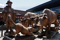 Man, dog and 2 bulls, a wooden monument in Osorno.