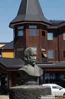 Larger version of Bernardo Eunom Philippi (1811-1852), manager of the German colonization, stone bust in Puerto Varas.