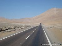 The Pan American highway towards Arica from the south. Chile, South America.