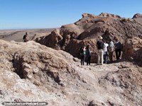 Salimos de las cuevas de sal de la cumbre en el Valle de la Luna, San Pedro de Atacama. Chile, Sudamerica.