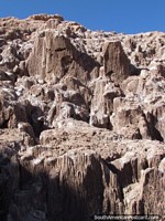 Um tipo pré-histórico de terreno criado por sal no Vale da Lua, San Pedro de Atacama. Chile, América do Sul.