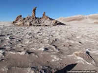 Verso maior do Essas rochas so conhecidas como 'Trs Marias' em San Pedro de Atacama.