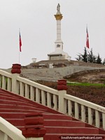 La escalera y monumento en la fortaleza militar en La Serena. Chile, Sudamerica.