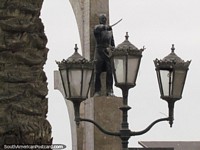 Larger version of Statue and lamps at the English Neighborhood plaza in Coquimbo.