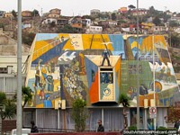 Larger version of Casa de la Cultura, the house of culture in Coquimbo, mural.