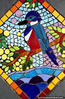 Mosaico de azulejos de un pájaro, diseño agradable, la plaza en Puerto Montt. Chile, Sudamerica.