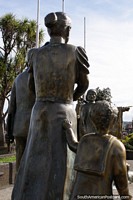 O natural local Juan Currieco mostra o caminho para seguir - O Monumento da Colonização alemã em Porto Montt. Chile, América do Sul.