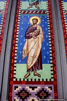 O santo Lucas, a catedral em Osorno tem os 12 profetas em um mosaico coberto com telhas. Chile, América do Sul.