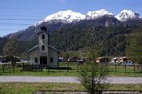 Iglesia San Jose Obrero en Villa Santa Lucia, pequeño pueblo al suroeste de Futaleufú. Chile, Sudamerica.