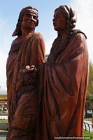 Larger version of La Familia Tehuelche monument, a sculpture of indigenous people in Coyhaique.