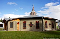 La iglesia en Cochrane - Parroquia San José Obrero, un octógono con 8 lados. Chile, Sudamerica.