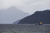 Tugboat on the waters between Puerto Cisnes y Puerto Gala. Chile, South America.