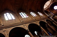Um interior de madeira espetacular na igreja em Castro, muito melhor do que o exterior. Chile, América do Sul.
