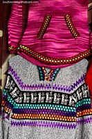 Roupa belamente projetada com lhamas, feitas de lã, em Castro. Chile, América do Sul.