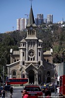 Parroquia Nuestra Señora de Dolores, iglesia en Viña del Mar construida en 1912 en estilo neorrománico. Chile, Sudamerica.