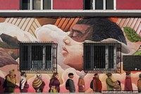 People lined up, a man breathes the air, large mural in La Serena.