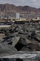 Entre as rochas e as montanhas em Antofagasta.