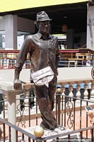 Luis Eduardo Villegas Lpez, primera persona en escalar el Pen de Guatap en 1954, monumento. Colombia, Sudamerica.