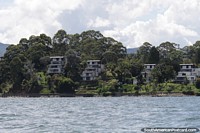 Versin ms grande de Apartamentos a orillas de la laguna con un bonito entorno verde en Guatape.