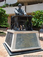 Homenagem a Miguel de Cervantes Saavedra (1547-1616), poeta espanhol e dramaturgo em Praça Cervantes em Cartagena. Colômbia, América do Sul.