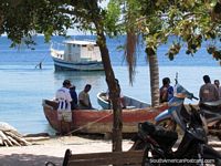 Versión más grande de Los pescadores de Tagangas andan en la playa.